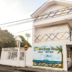  Inn Miss Joyce House